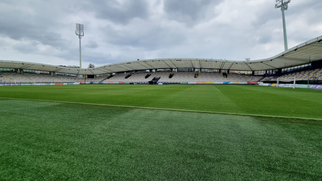 Futbolo stadionas, kuriame vyks atidarymo ceremonija.